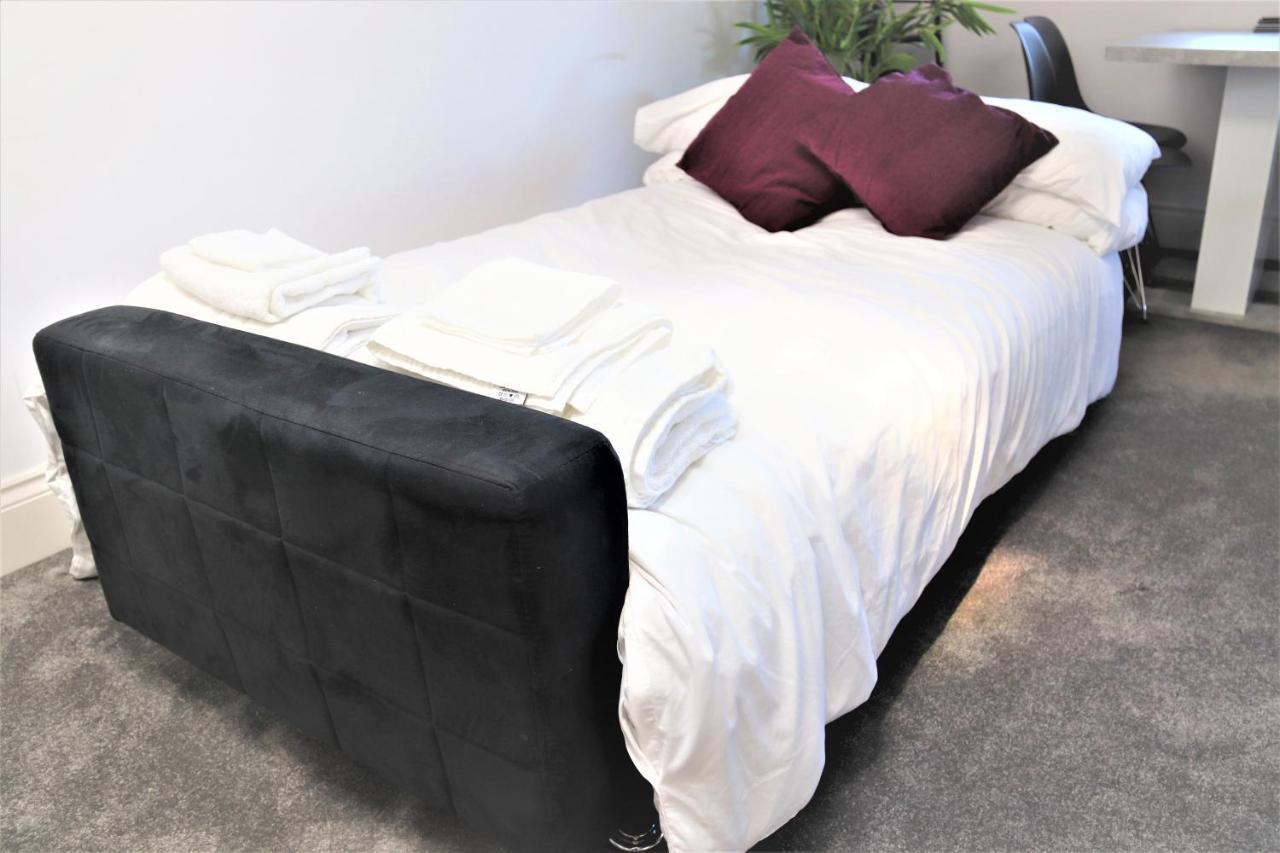 Hampton Court - The Kings Rest Appartamento Molesey Esterno foto