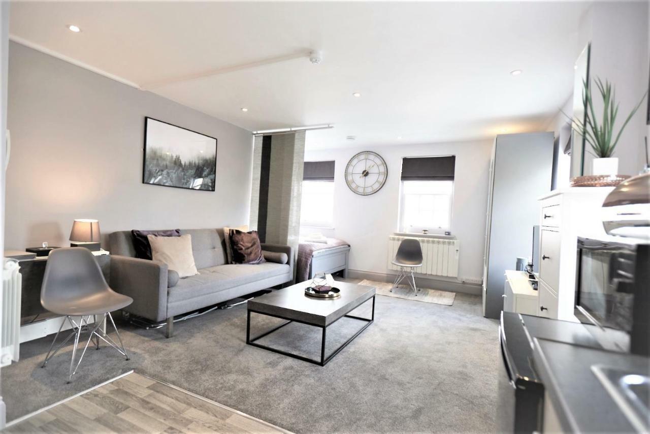 Hampton Court - The Kings Rest Appartamento Molesey Esterno foto